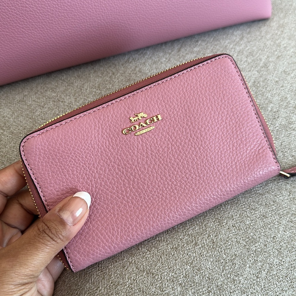 NWOT Coach Long Zip Around Wallet
